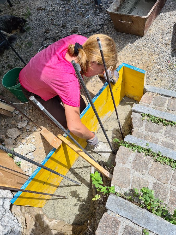 Betonieren einer neuen Mauer